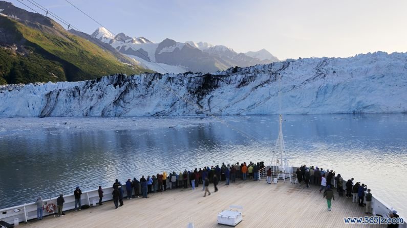 1. Glacier Bay, Alaska: Cruisers can't actually visit this year's number one spot by foot, but Glacier's Bay spectacular natural scenery is compensation enough. 