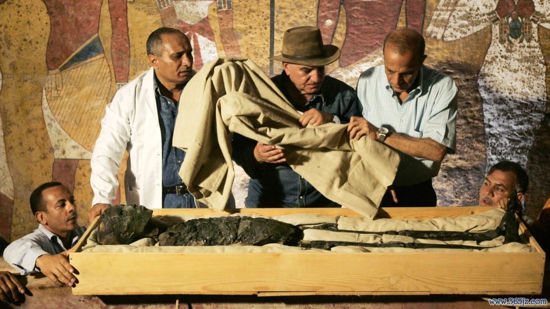 Egypt's former antiquities chief Zahi Hawass, wearing a hat, supervises the removal of King Tutankhamun from his tomb in 2007.