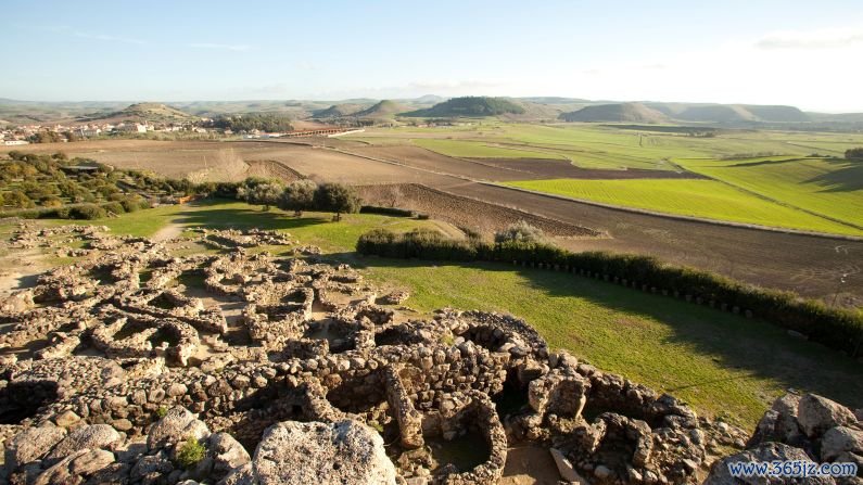 Su Nuraxi di Barumini, Sardinia: Bronze Age people built stone structures across the island of Sardinia. Archaeologists believe they were used as defensive strongholds, but alien theorist Giorgio Tsoukalos speculates that there's an unexplored connection to an ancient race of giants. And maybe aliens. 