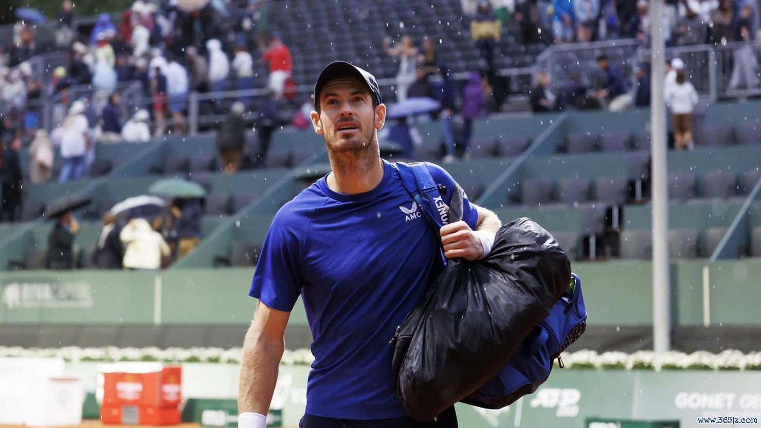 High winds, rain and white pollen disrupted Andy Murray's first-round match at the Geneva Open.