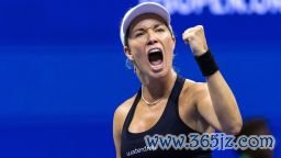 TOPSHOT - USA's Danielle Collins reacts while facing France's Alize Cornet during their 2022 US Open Tennis tournament women's singles third round match at the USTA Billie Jean King National Tennis Center in New York, on September 3, 2022. (Photo by COREY SIPKIN / AFP) (Photo by COREY SIPKIN/AFP via Getty Images)